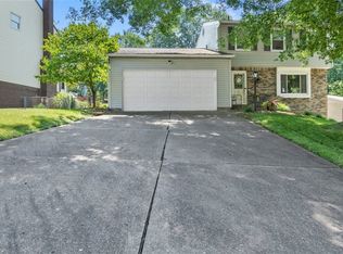 112 Tangleview Dr, White Oak, PA