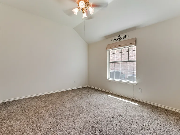 1706 Humbolt Dr — Photo 12