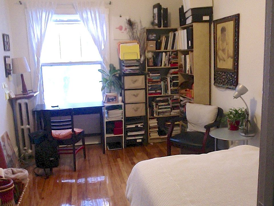 2nd bedroom w/ office