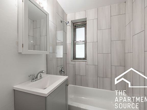 5th image of 1367 W Touhy Ave #305