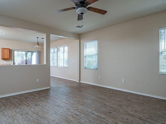 5th image of 915 E Catkins Pl