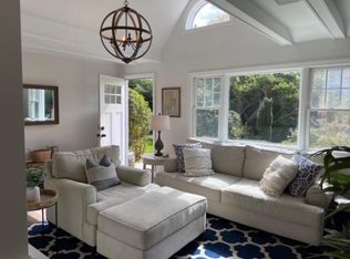 8 Hickory Ave, Middletown, RI 02842