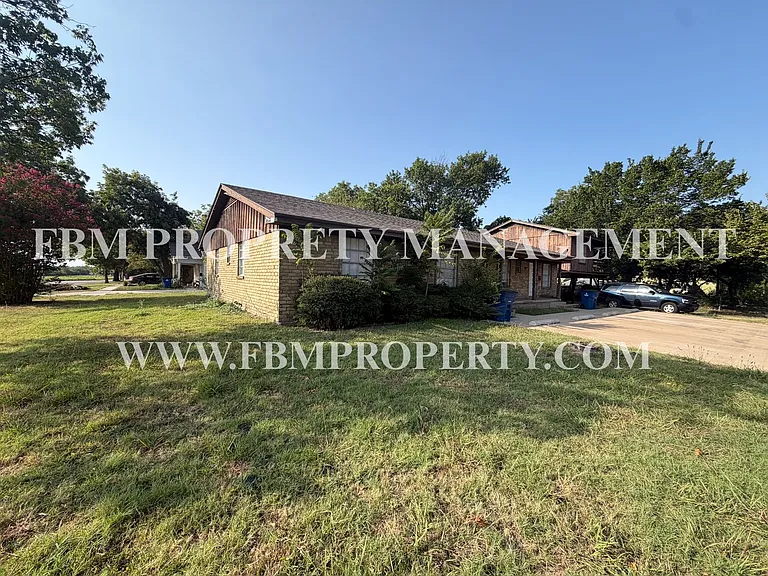 101 W Latimer St #A — Photo 2