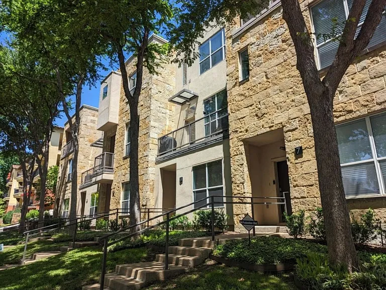 3800 Holland Ave #8 — Photo 2
