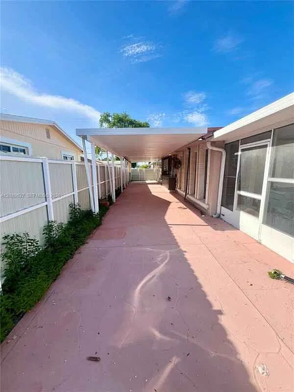 7601 Simms St # 7601 Hollywood, Fl 33024 — Photo 2