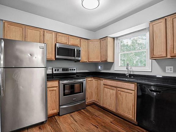 3rd image of 46483 Rosewood Dr