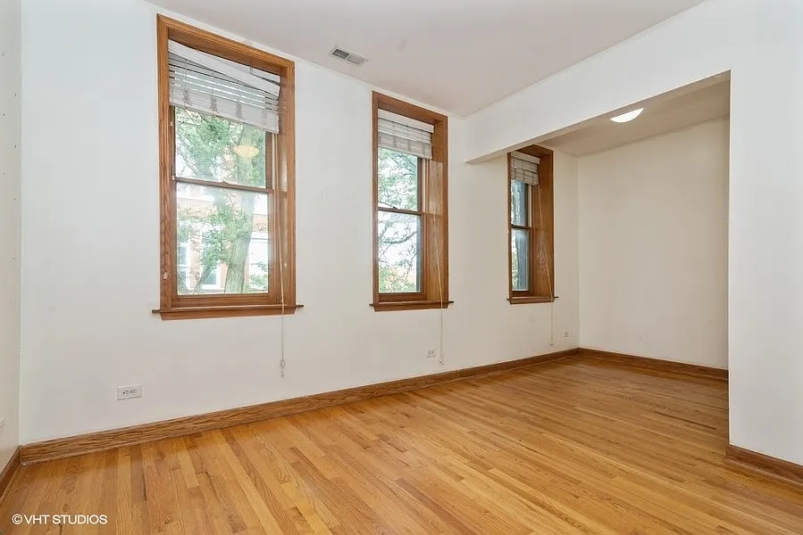 Building Photo - 819 S Carpenter St #3F
