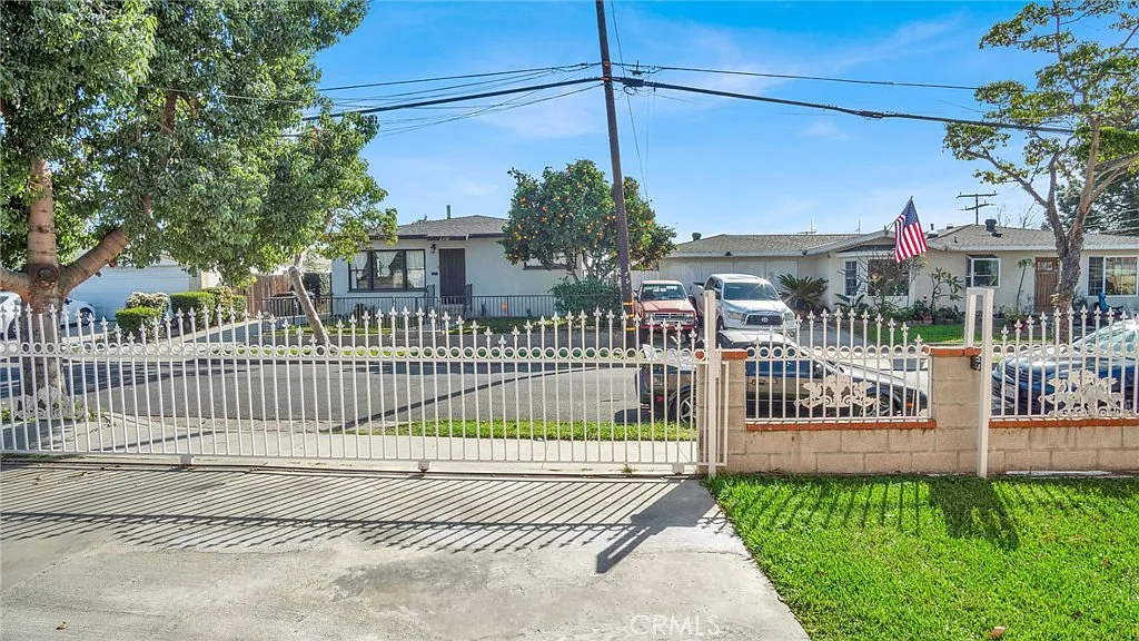 3 bed, 888 sqft, $2,900 — Photo 4