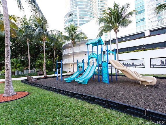 2nd image of 1901 Brickell Ave #2910