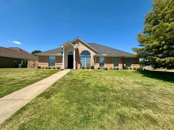 2040 Yasmeen Cir, Flint, TX 75762