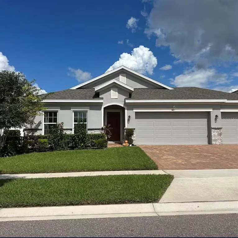 4 bed, 2.0 bath, 2102 sqft, $2,800 — Photo 1
