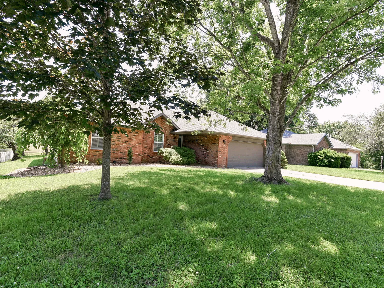 602 E Baldknobber St — Photo 3