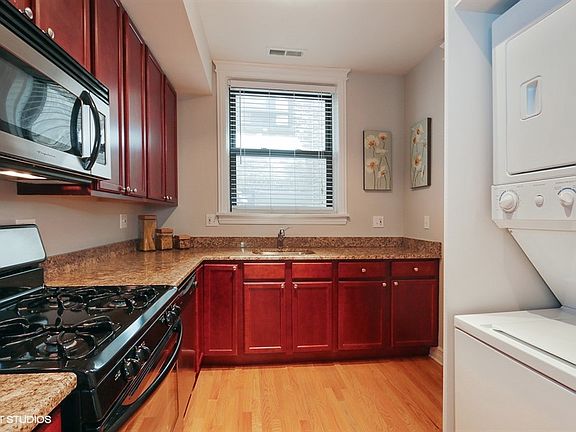 3rd image of 4611 N Paulina St APT 1B