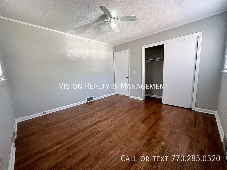 131 W White St — Photo 11