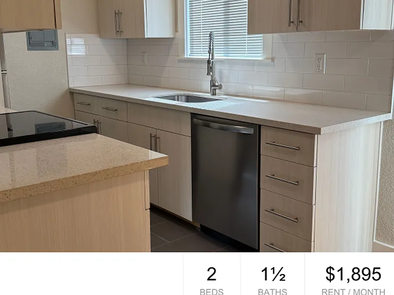 10317 NE Hoyt St — Photo 1