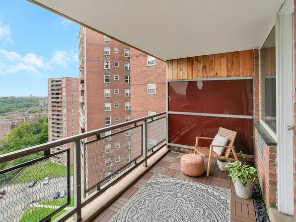 5800 Arlington Avenue image 10 of 13