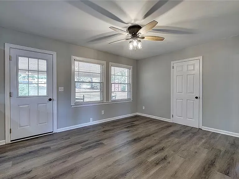 195 Floral Dr — Photo 10