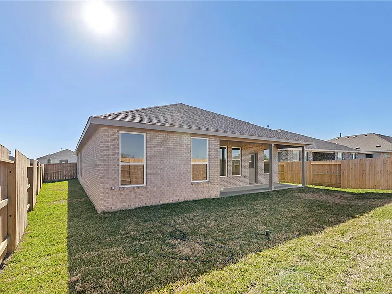823 Heaven Dr — Photo 34