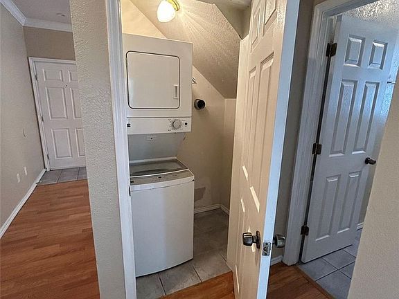 5th image of 4600 Gaston Ave #8