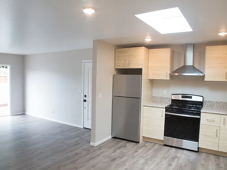 2811 Center St #B — Photo 6