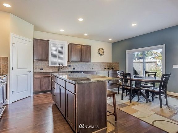 3rd image of 23296 SE 34th Pl