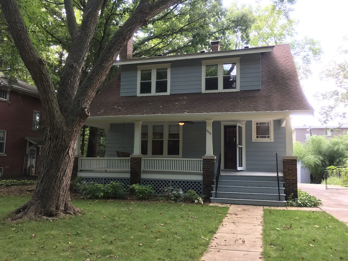 903 S Busey Ave photo 1