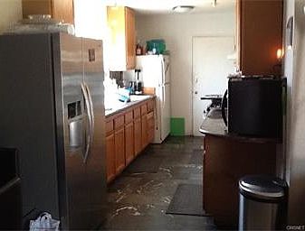 4th image of 11852 Fellows Ave