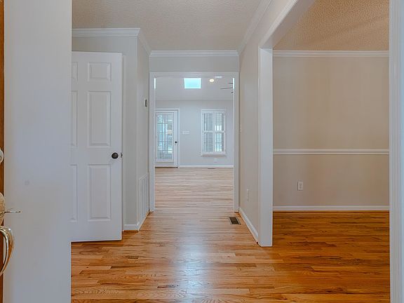 5th image of 109 Cameron Ln
