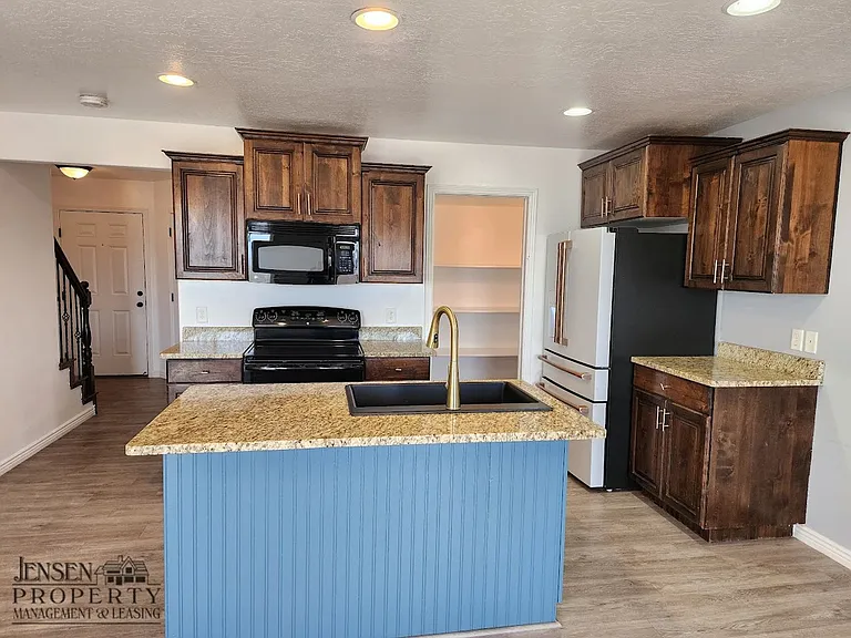 1000 E Bluff View Dr #94 — Photo 5