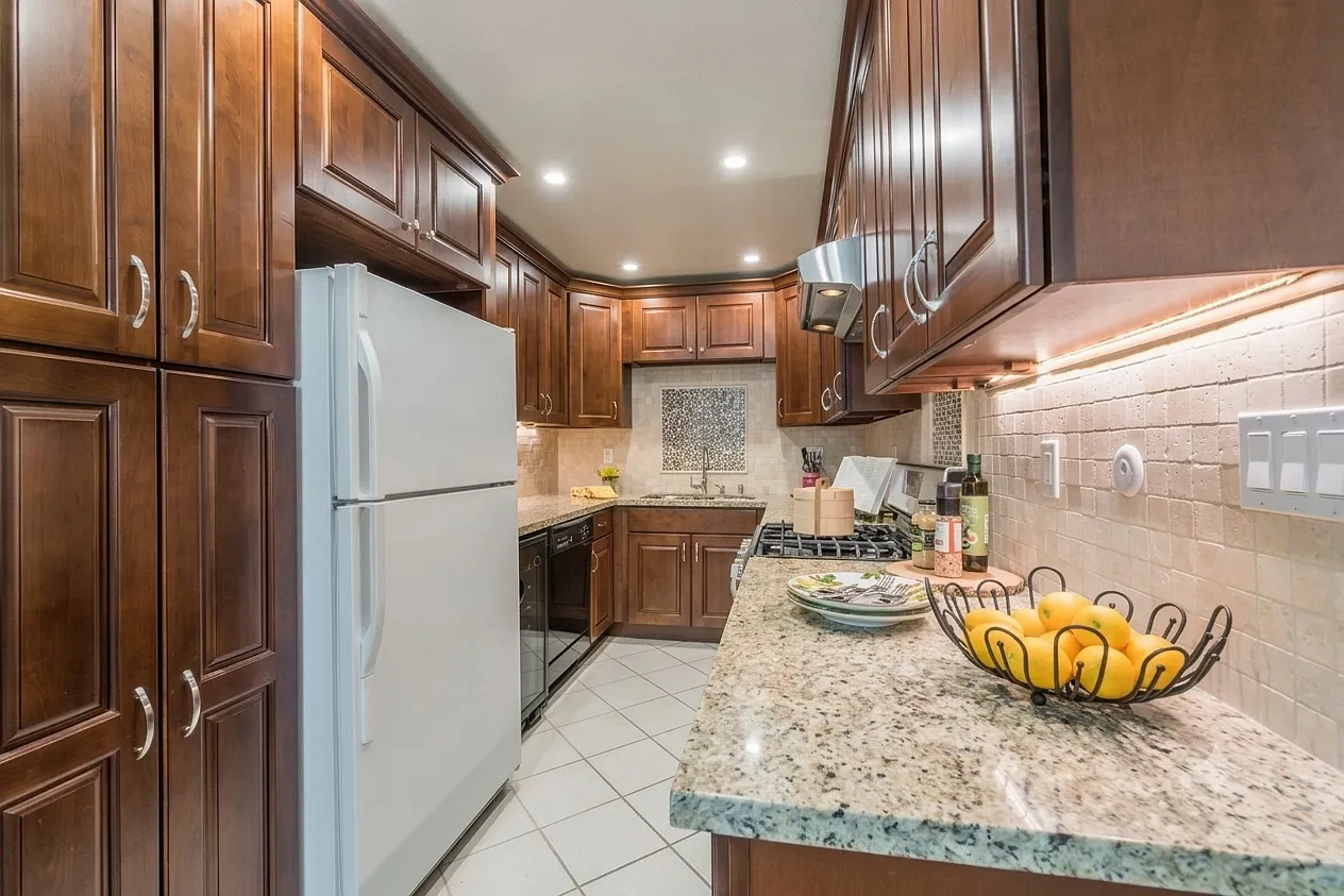 2 bed, 1019 sqft, $3,000 — Photo 4