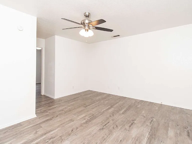 2018 Cedarhill Dr #C — Photo 4