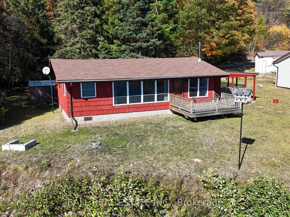 9 Russell Cres, Hastings Highlands, ON K0L 2A0