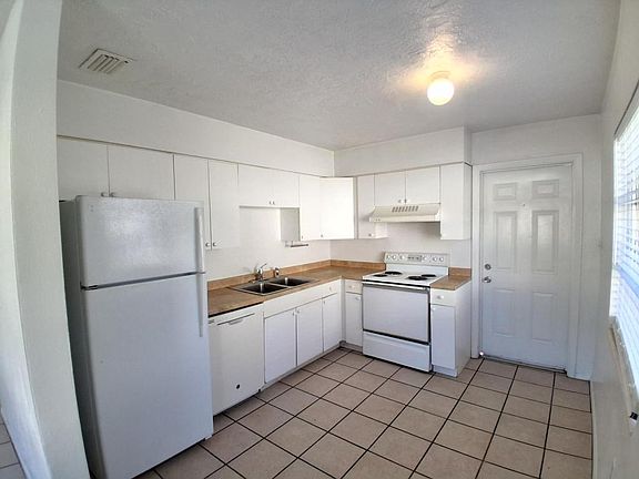 4th image of 2506 47th Avenue Dr W