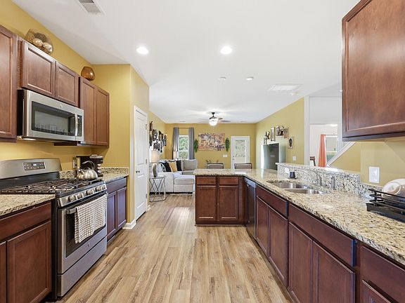 5th image of 259 Hyrne Dr