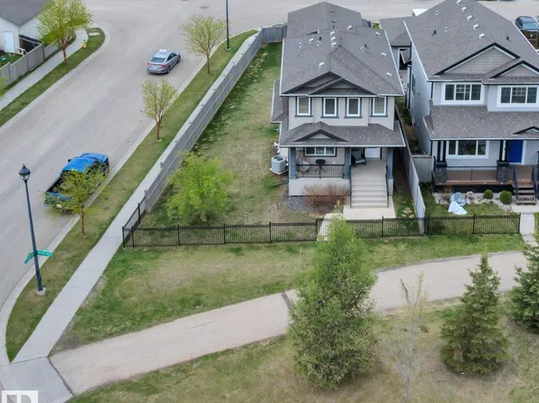 36 Spruce Blvd, Leduc, AB T9E 0W4