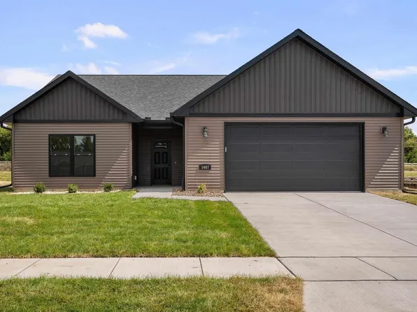1407 Colonial Ct, Eldridge, IA 52748