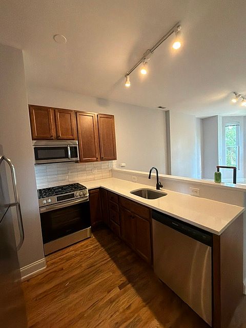 1st image of 1830 W Superior St APT 3F