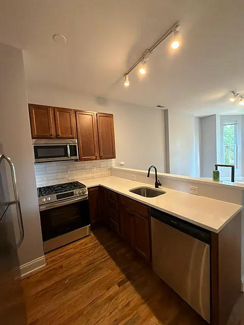 1830 W Superior St #3F