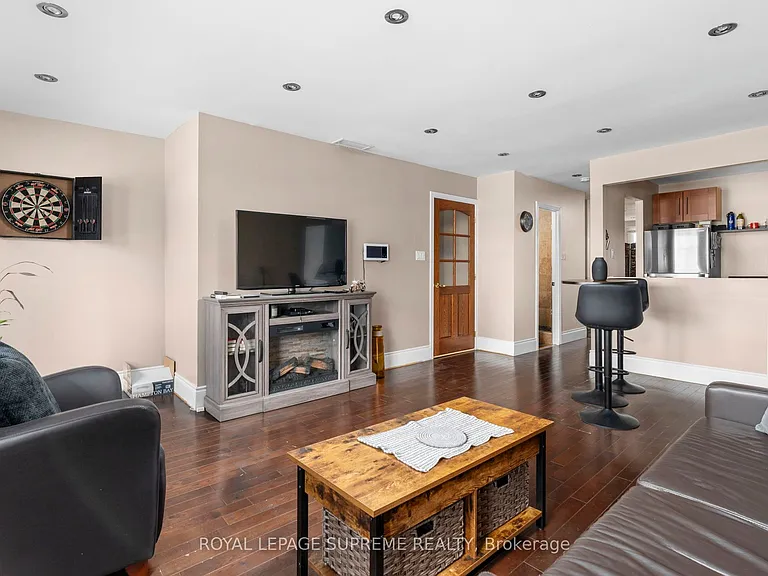 6127 Steeles Ave W — Photo 8