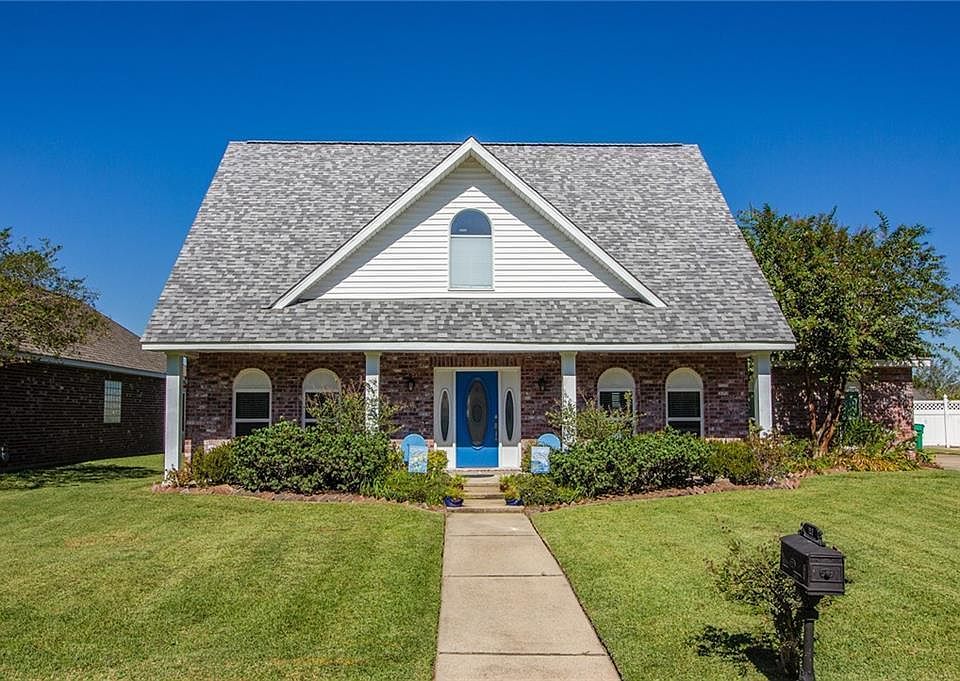 1st image of 152 Oakmont Dr
