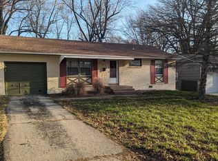 2222 W 74th Ter, Prairie Village, KS 66208
