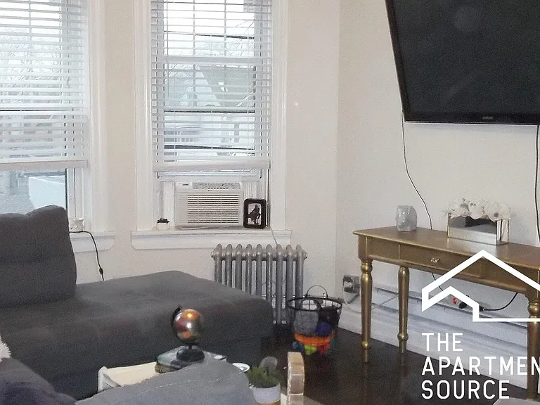 2127 W Giddings St #1B — Photo 2