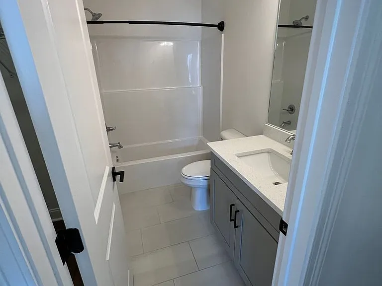 662 Cottage Grove Cir — Photo 20