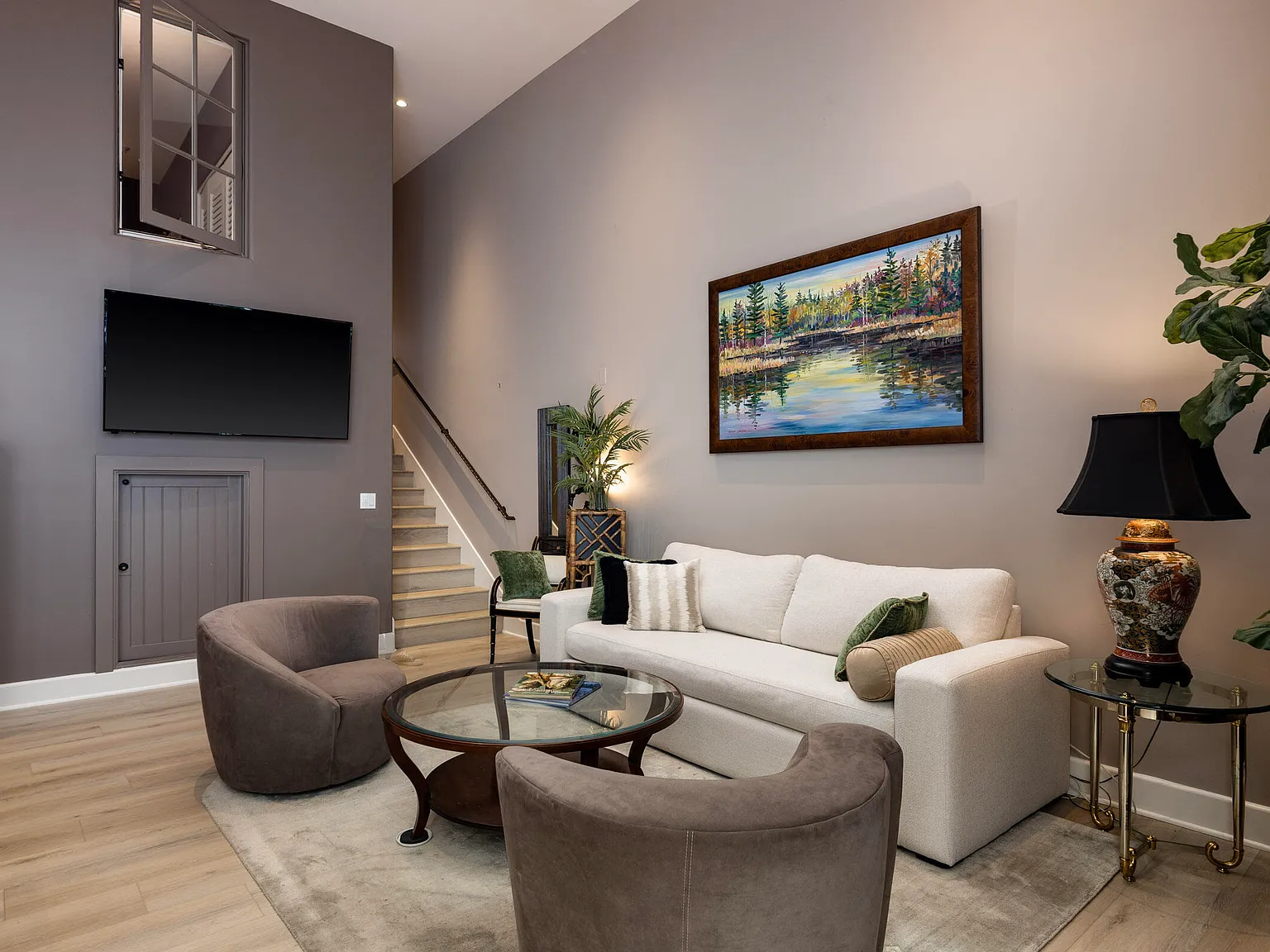 1 bed, 1.0 bath, 932 sqft, $6,000 — Photo 1