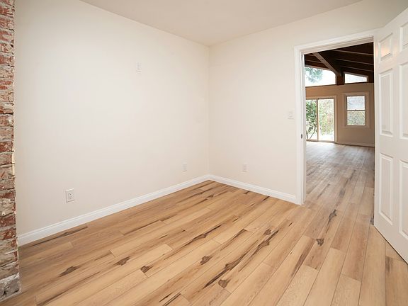 Downstairs bedroom en suite