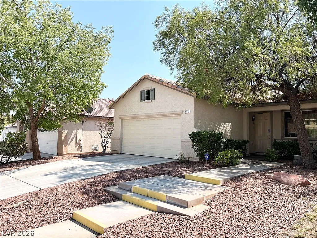 3 bed, 2.0 bath, 1396 sqft, $1,975 — Photo 2