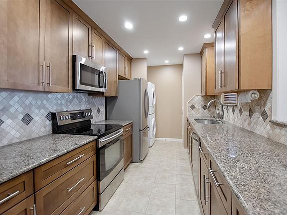 3rd image of 15661 Lakeway Dr APT 21
