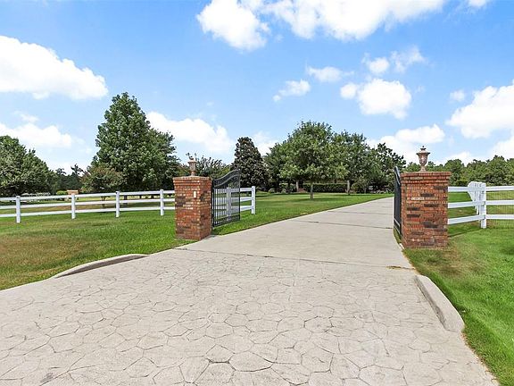 3rd image of 8756 Tiffanys Ct