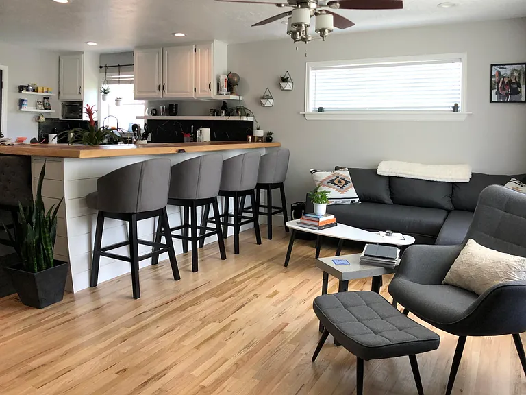 493 E Haven Ave — Photo 1