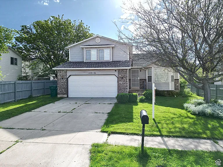 1316 N 150 W